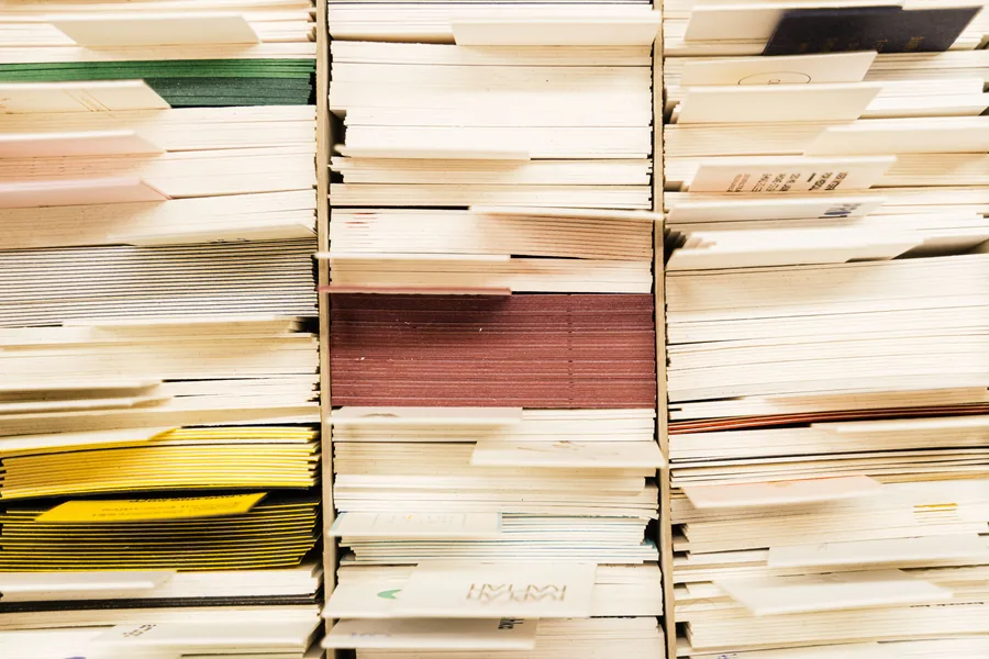 Dossiers papier en attente de dématérialisation